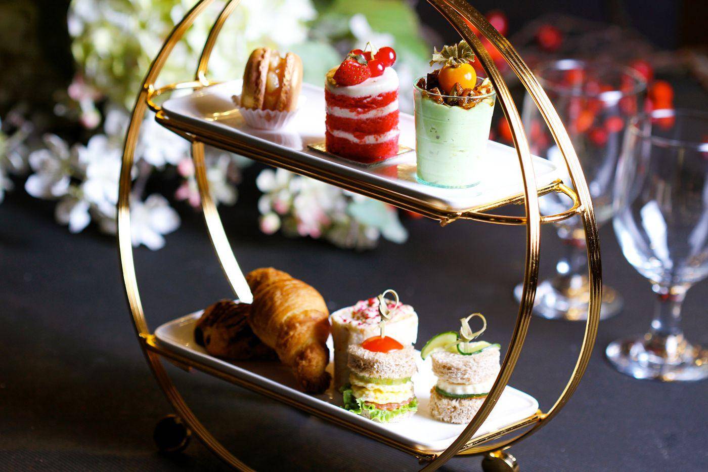 Tea & miniatures